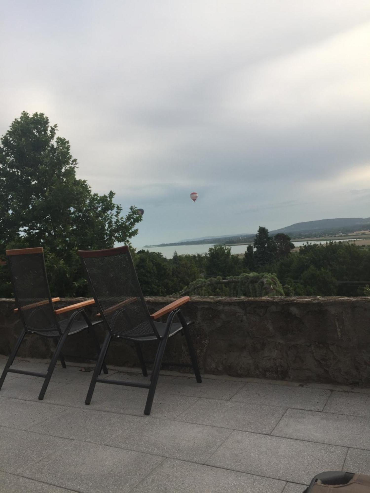 טיהאני Classy Panorama Apartman מראה חיצוני תמונה